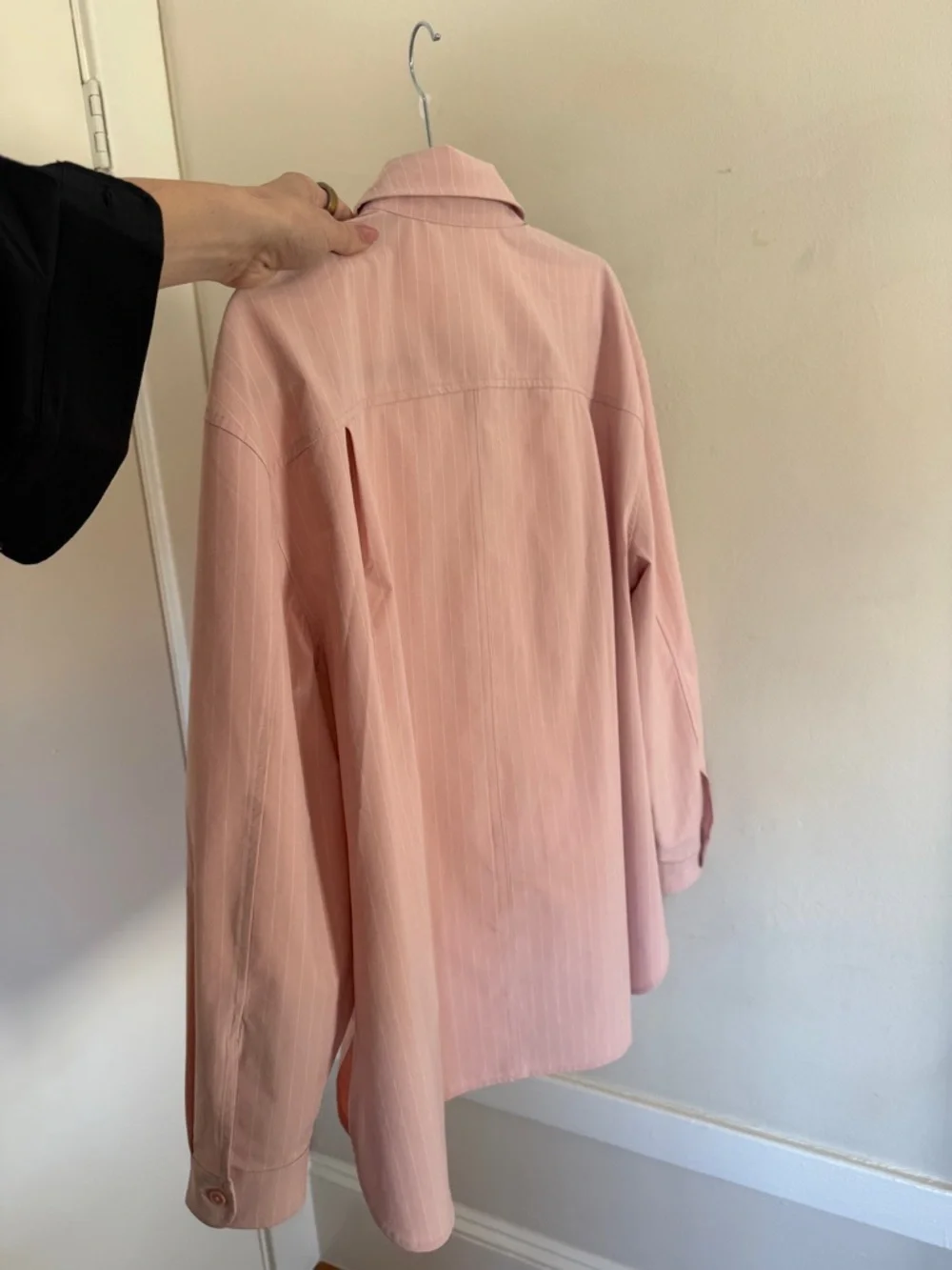 Limited Pink QUARTZ ALO Yoga Oversized Pin-strip Buton down Shirt + Shorts MED - Picture 3 of 7